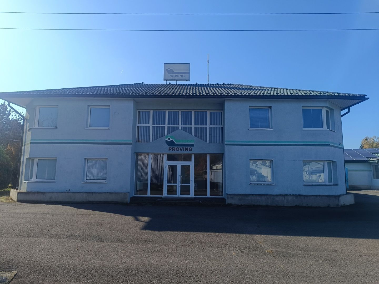 Administratívno-apartmánová budova