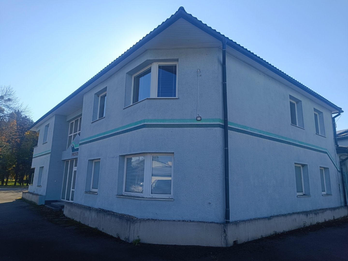 Administratívno-apartmánová budova