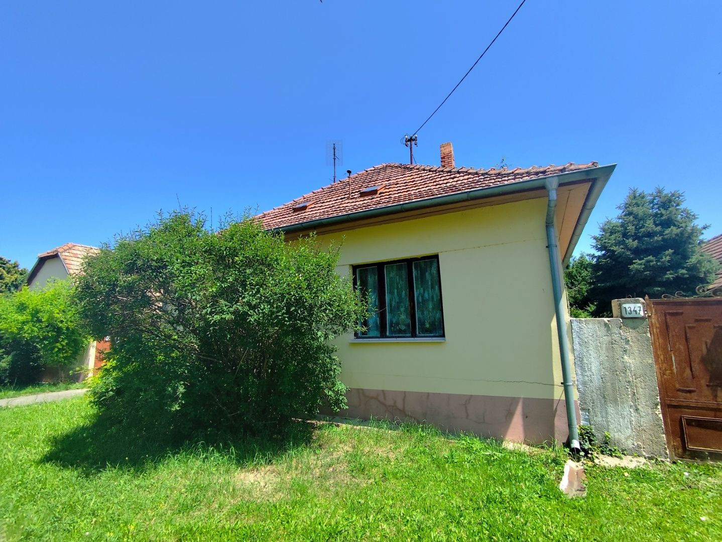 Ponúkam na predaj krásny pozemok vo výbornej lokalite.