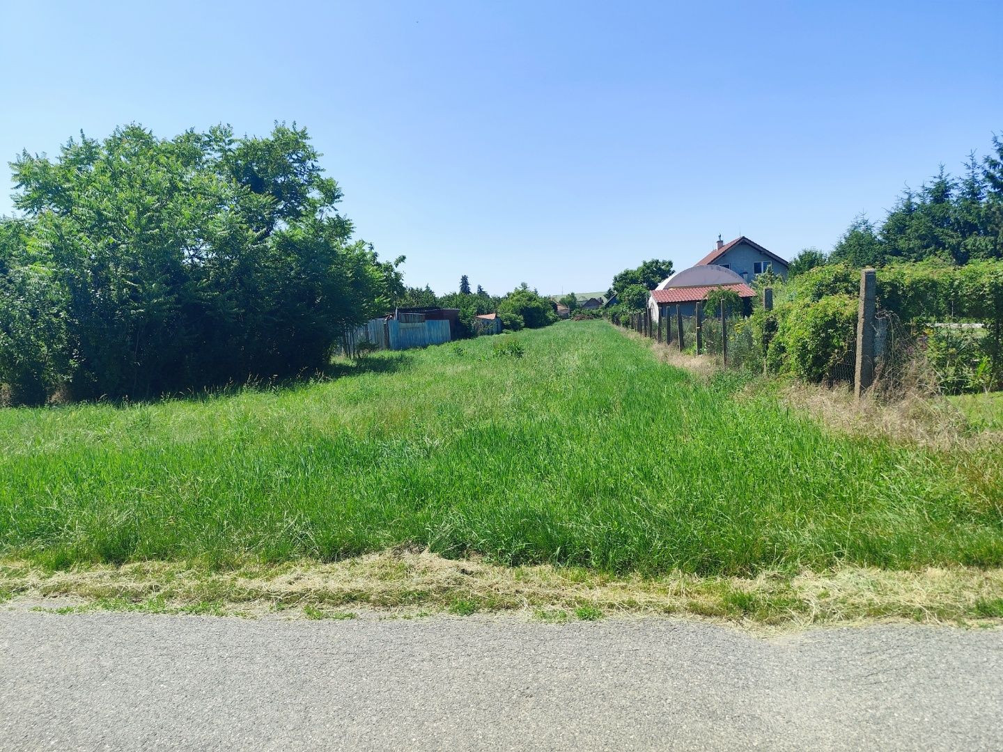 Ponúkam na predaj krásny pozemok vo výbornej lokalite.