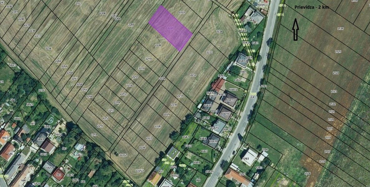 KRÁSNY POZEMOK S VÝHĽADOM NA BOJNICKÝ ZÁMOK