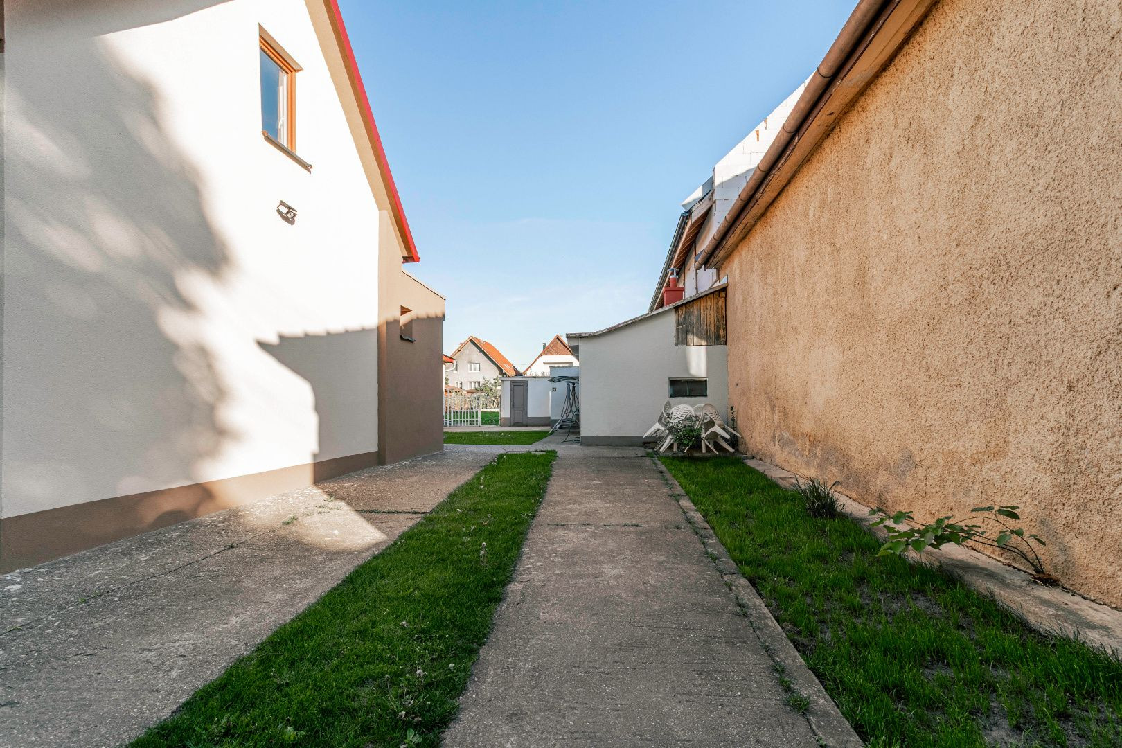 REZERVOVANÉ - Na predaj pekný dom so záhradou