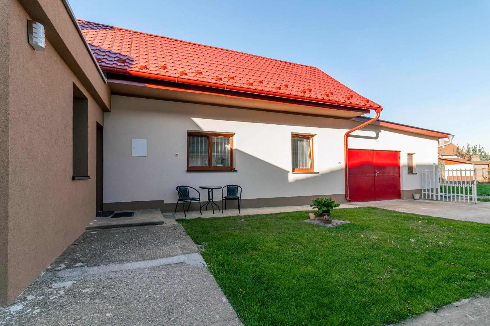 REZERVOVANÉ - Na predaj pekný dom so záhradou