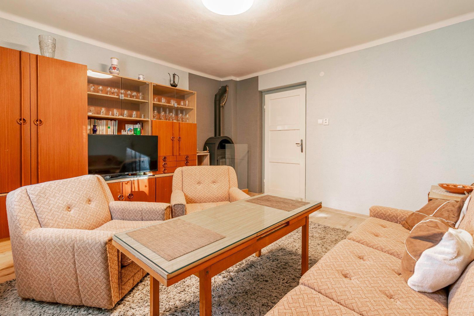 REZERVOVANÉ - Na predaj pekný dom so záhradou