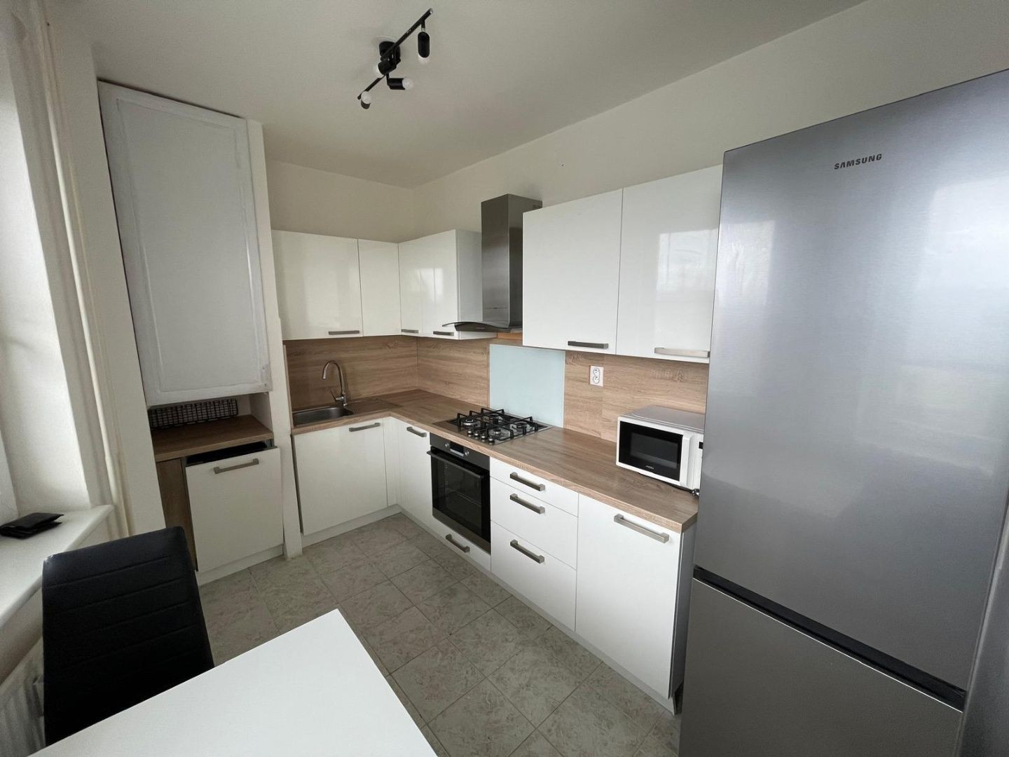 Na prenájom svetlý 2 izbový byt