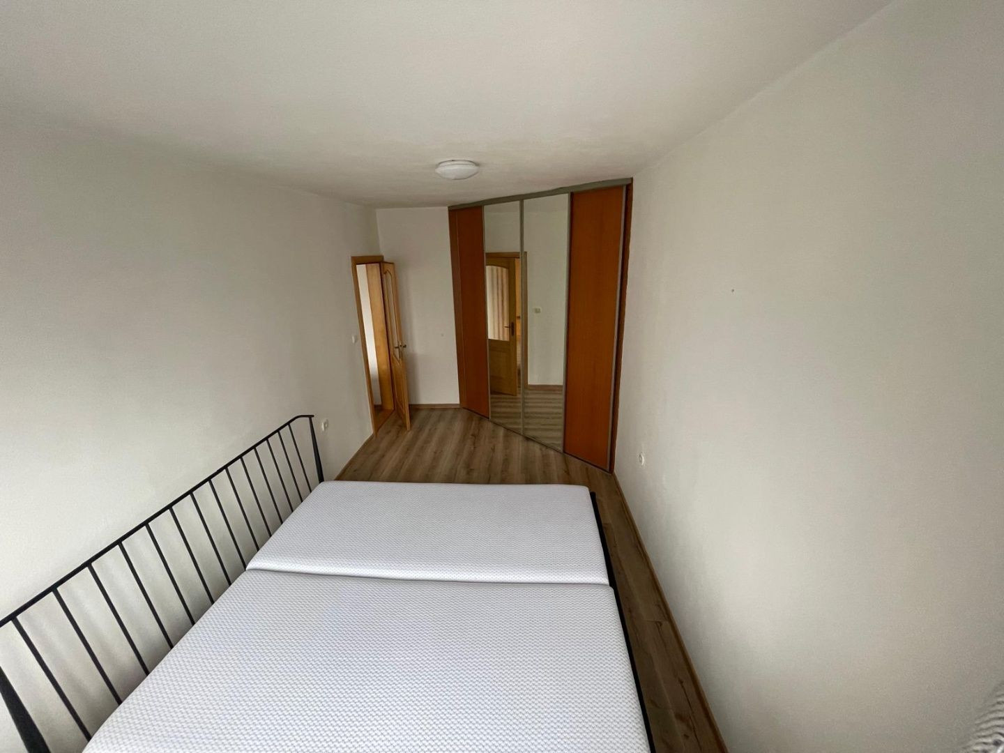 Na prenájom svetlý 2 izbový byt