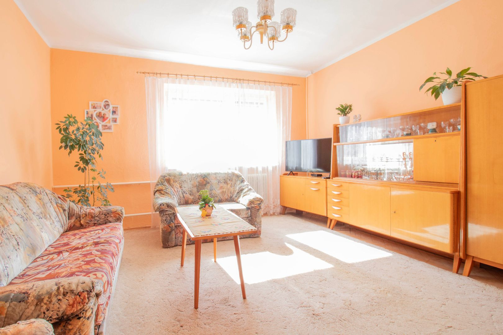 Čiastočne zrekonštruovaný dom vo výbornej lokalite s garážou