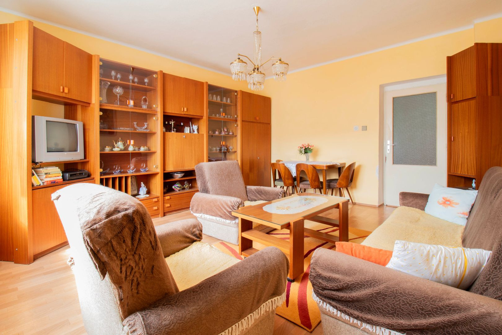 REZERVOVANÉ - Rodinný dom s rozľahlým slnečným pozemkom