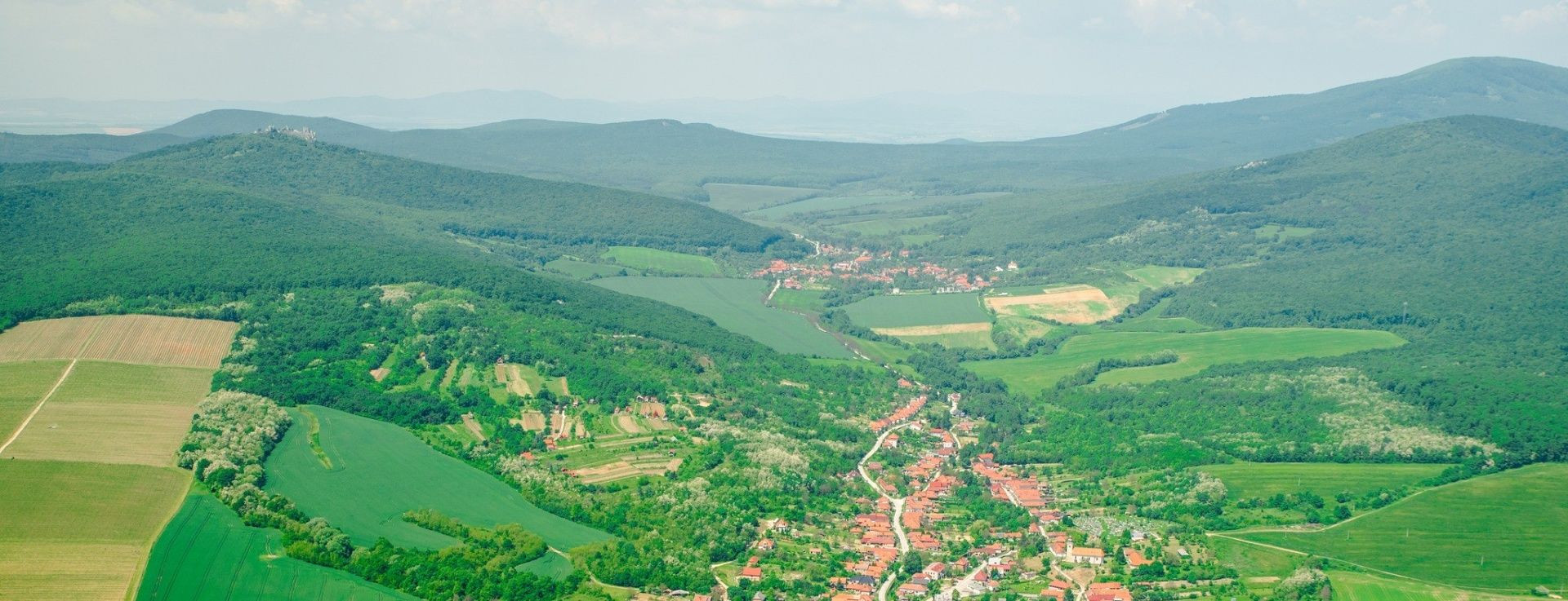 Nádherná záhrada s chatou neďaleko pohoria Tribeč