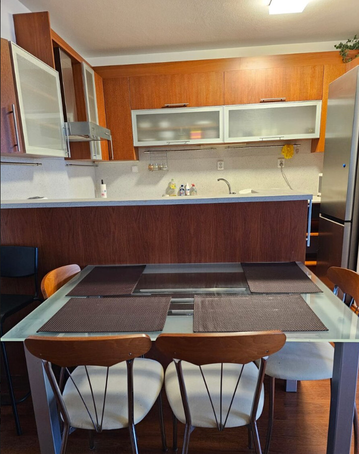 Zariadený 3 izbový byt s PARKOVANÍM v cene