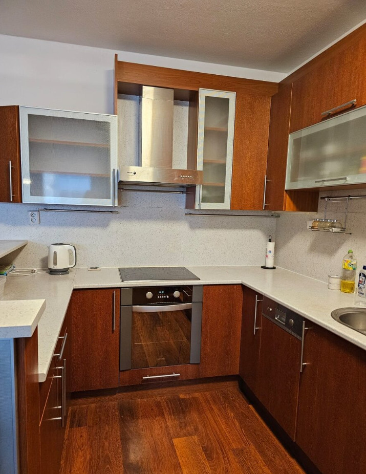 Zariadený 3 izbový byt s PARKOVANÍM v cene