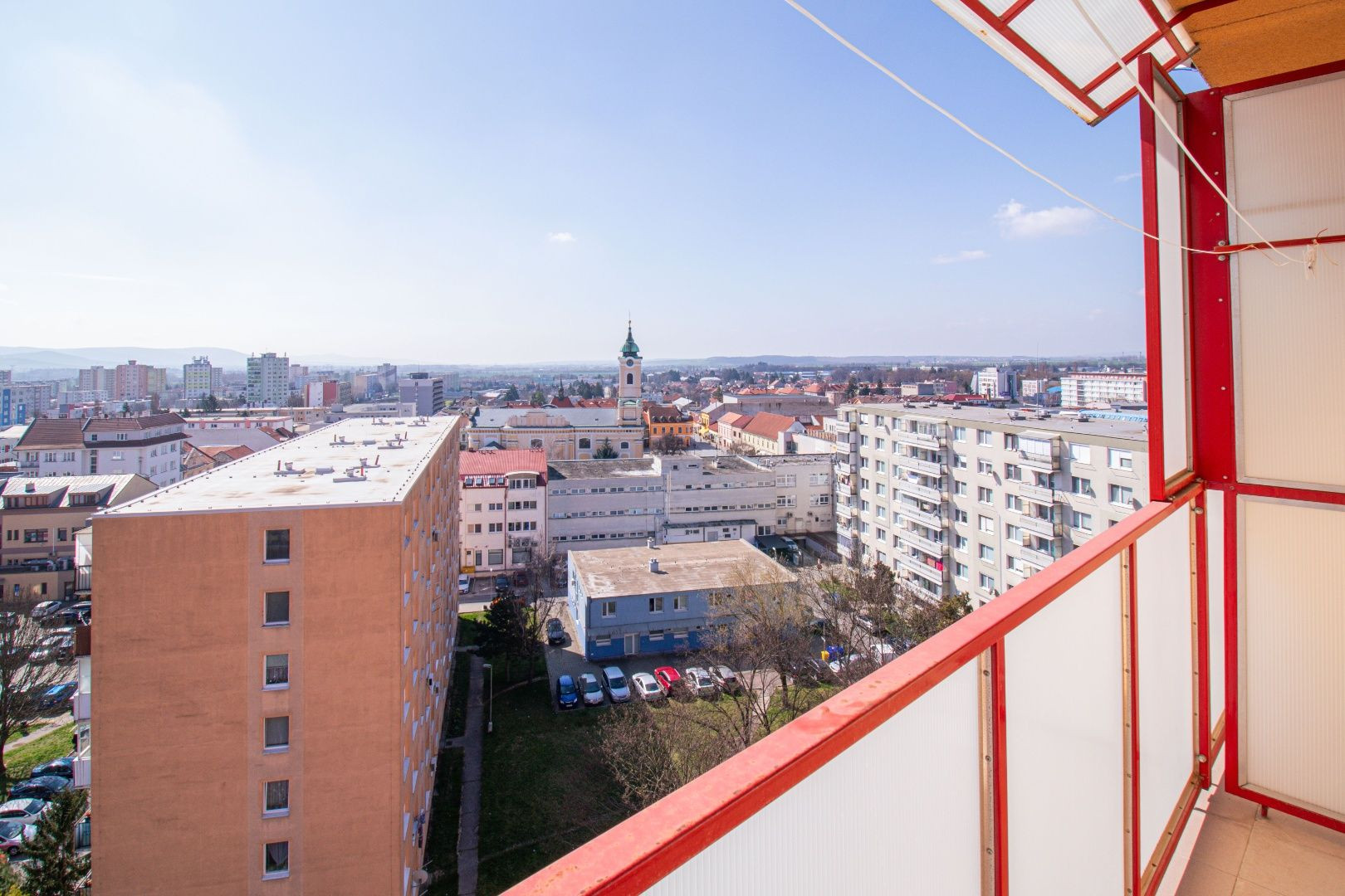 ZNÍŽENÉ !!! 3 IZBOVÝ BYT -V CENTRE- S VÝHĽADOM NA NÁMESTIE