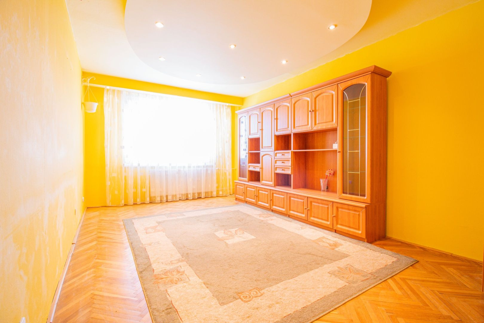 ZNÍŽENÉ !!! 3 IZBOVÝ BYT -V CENTRE- S VÝHĽADOM NA NÁMESTIE