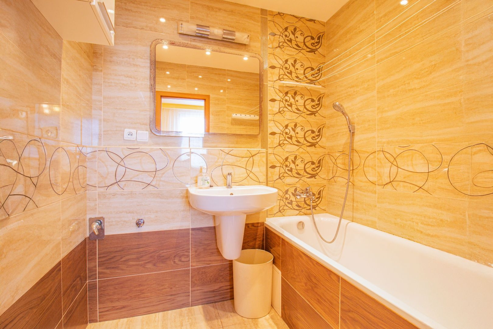 ZNÍŽENÉ !!! 3 IZBOVÝ BYT -V CENTRE- S VÝHĽADOM NA NÁMESTIE