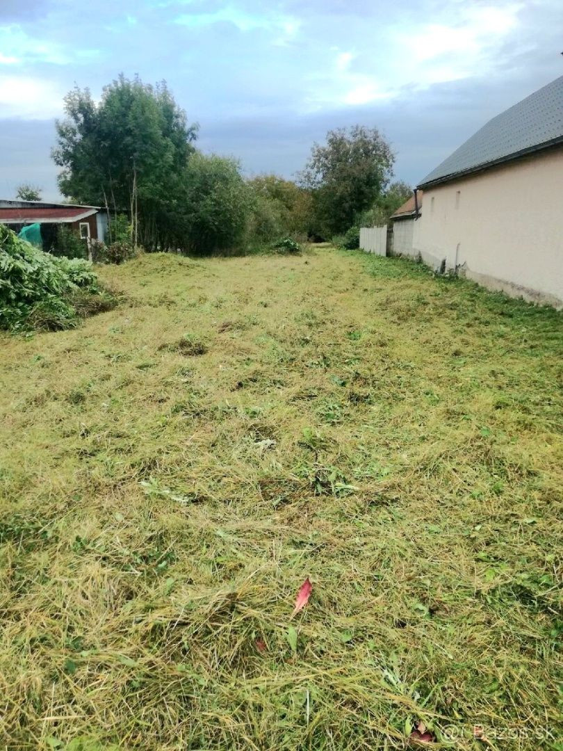Na predaj slnečný pozemok KUZMICE 1600 m2