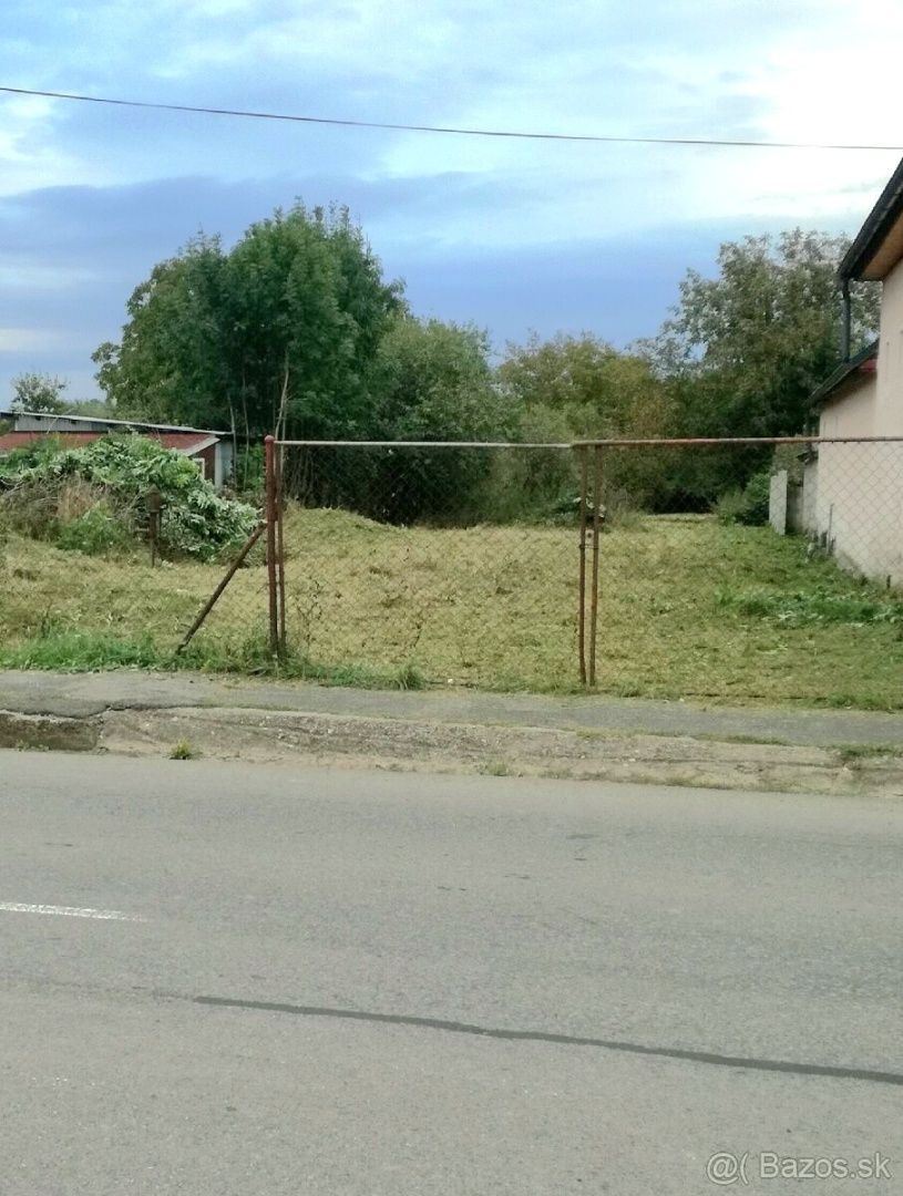 Na predaj slnečný pozemok KUZMICE 1600 m2