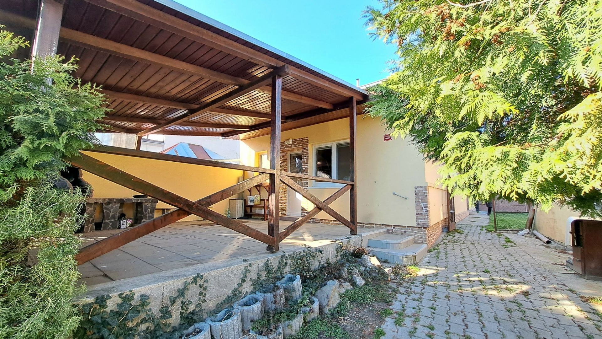 PREDANÉ! Slnečný 4-izbový dom na predaj