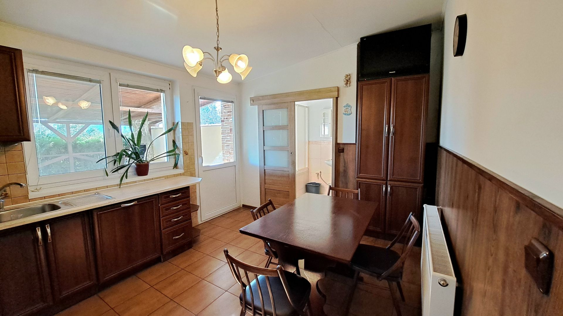 PREDANÉ! Slnečný 4-izbový dom na predaj