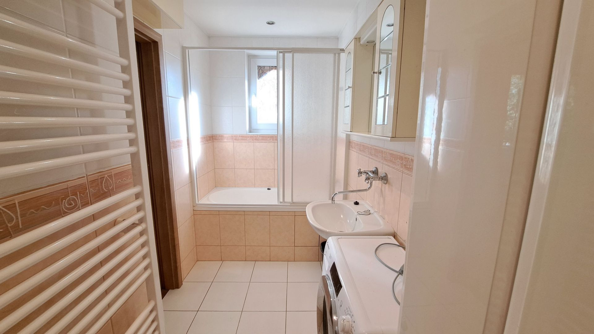 PREDANÉ! Slnečný 4-izbový dom na predaj