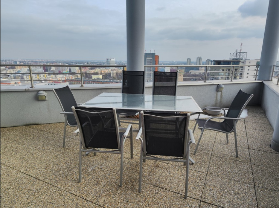 VEĽKOMETRÁŽNY dvojizbový byt s terasou