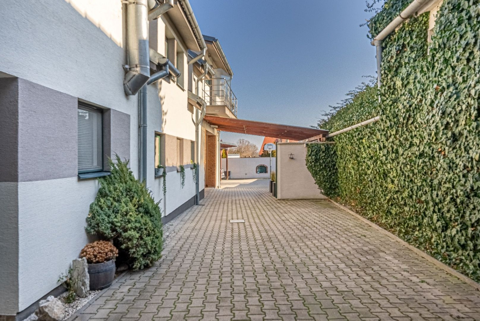 ***SKVELÁ INVESTÍCIA -  NEHNUTEĽNOSŤ  20 km od Trnavy***Podnikanie, Domov, Zabezpečený výnos***