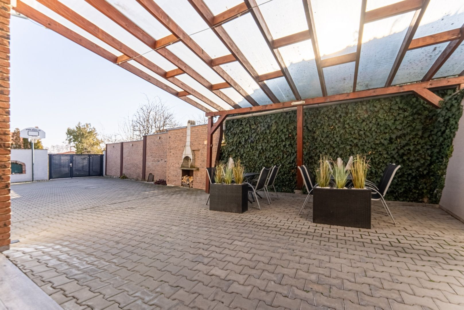 ***SKVELÁ INVESTÍCIA -  NEHNUTEĽNOSŤ  20 km od Trnavy***Podnikanie, Domov, Zabezpečený výnos***