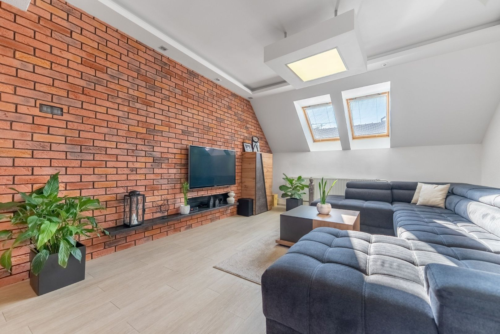 ***SKVELÁ INVESTÍCIA -  NEHNUTEĽNOSŤ  20 km od Trnavy***Podnikanie, Domov, Zabezpečený výnos***