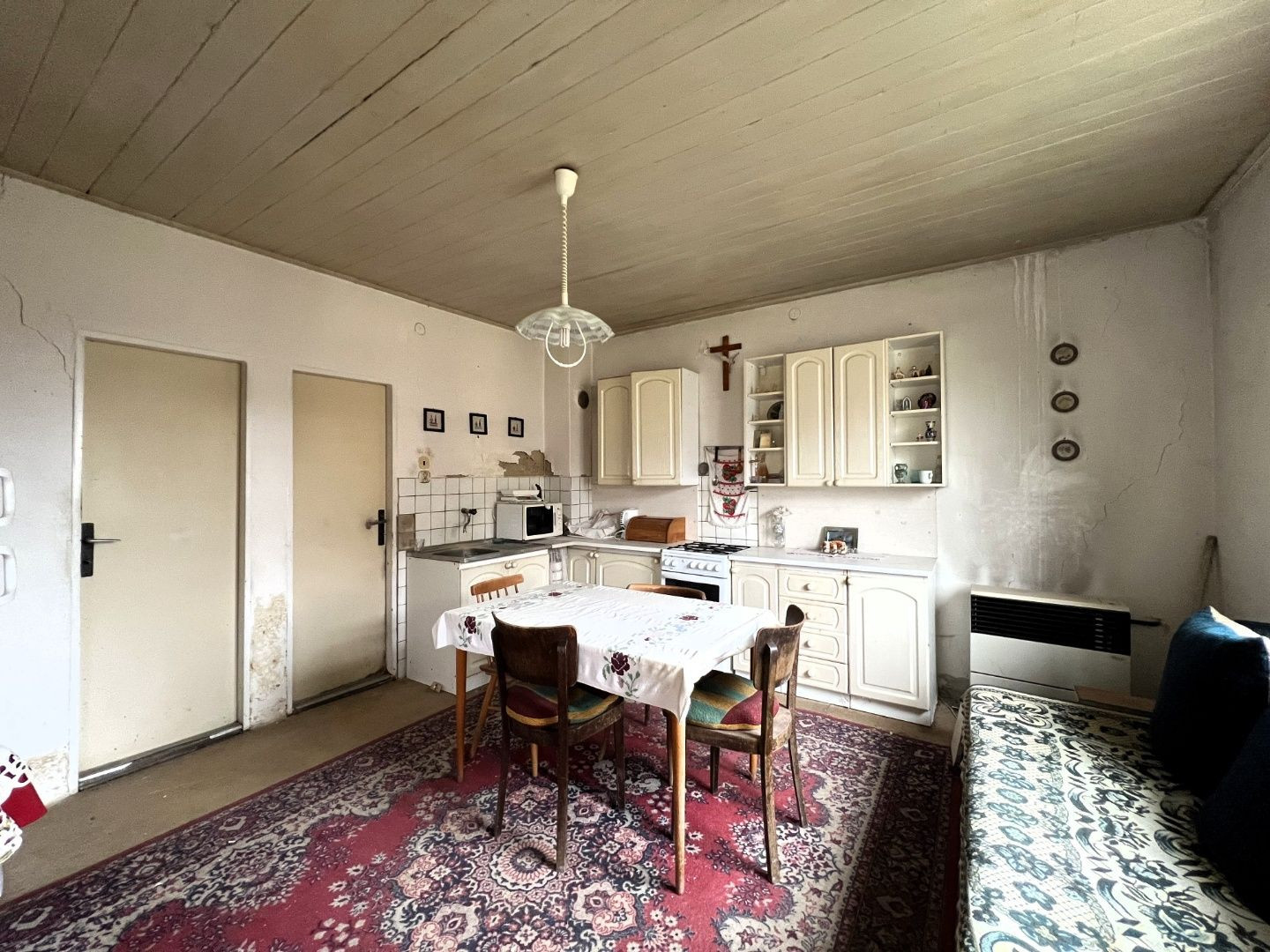 PREDANÉ - Pozemok so starým domom Veľká Maňa / Nové Zámky.