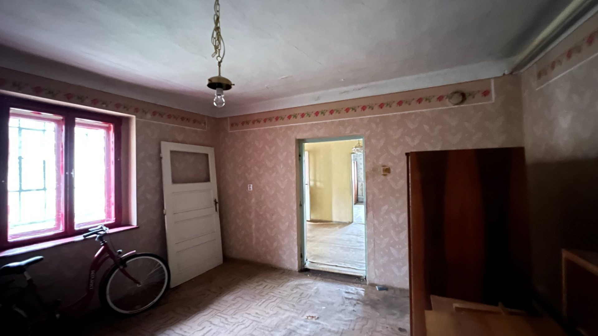 ZNÍŽENÁ CENA! - Rodinný dom s novou strechou v obci Lúčnica nad Žitavou / Nitra.