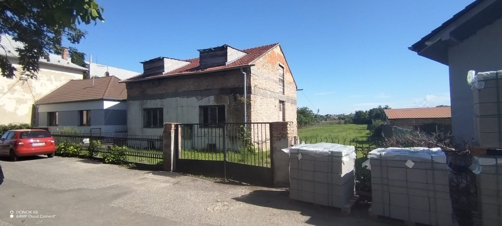 Pozemok ideálny na výstavbu 2 rodinných domov