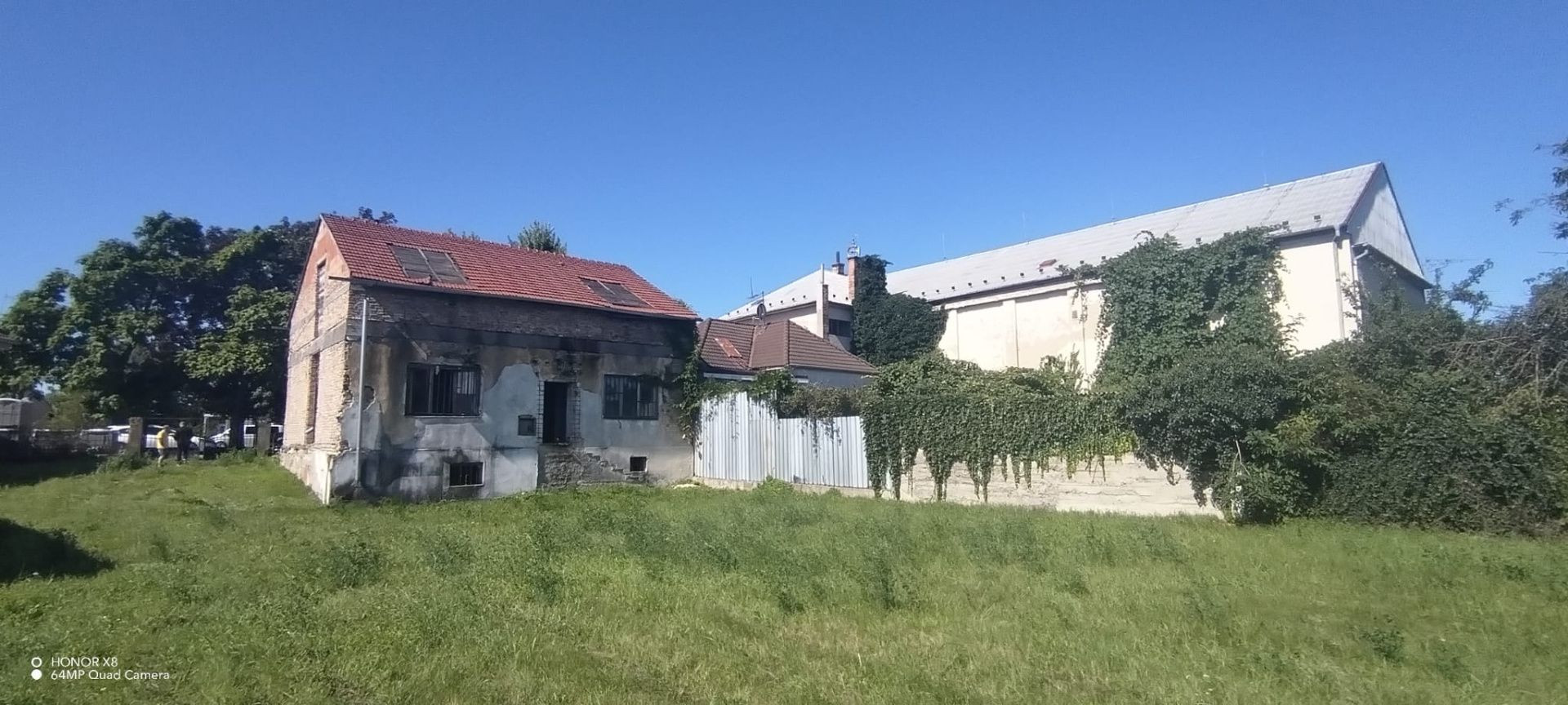 Pozemok ideálny na výstavbu 2 rodinných domov