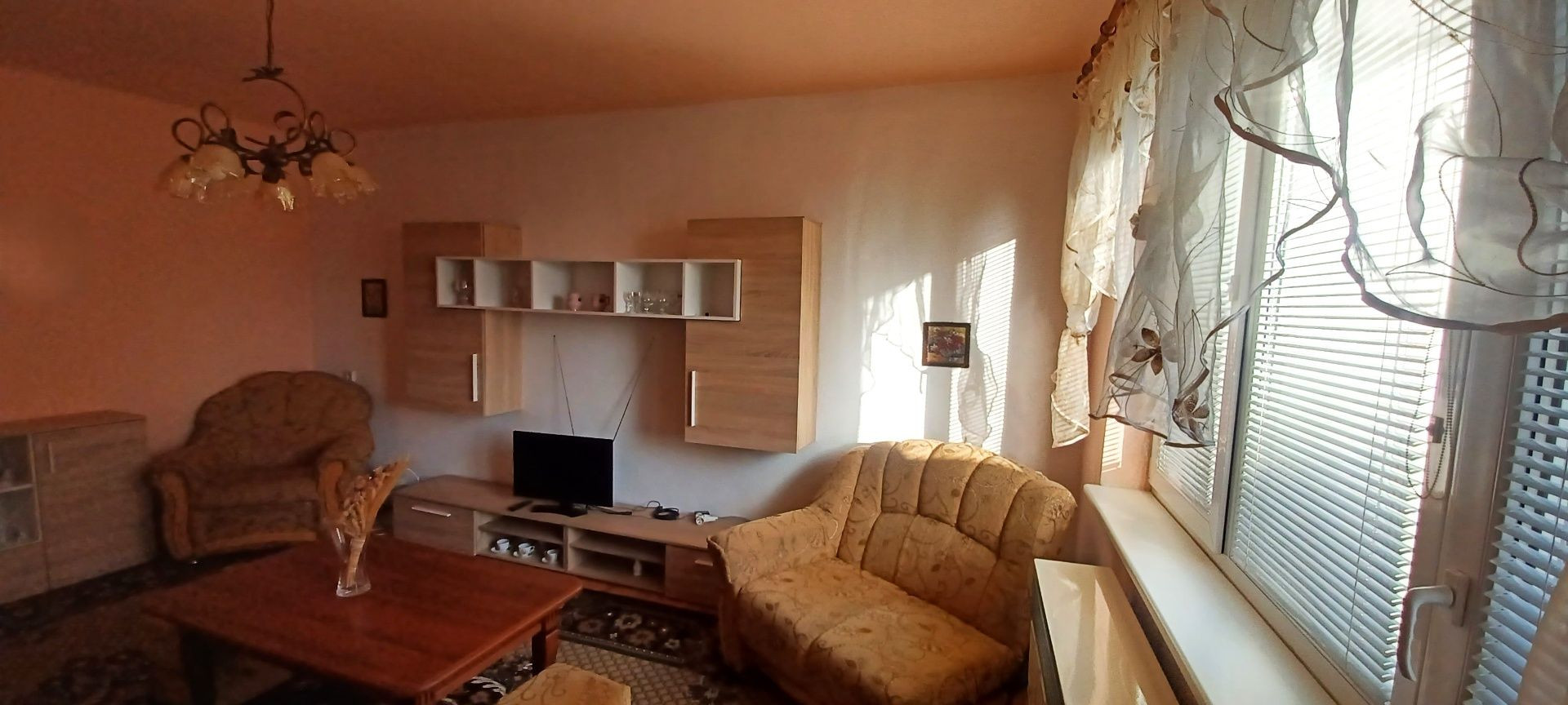 PREDANÉ - Presvetlený veľký 3 izbový byt / Malé Kozmálovce - Levice