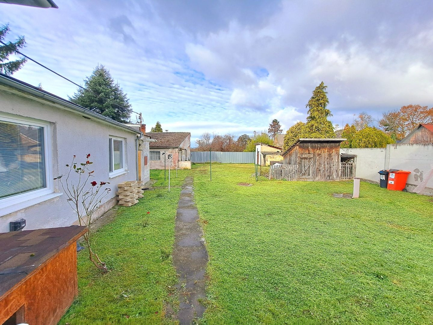 Starší domček s krásnym pozemkom