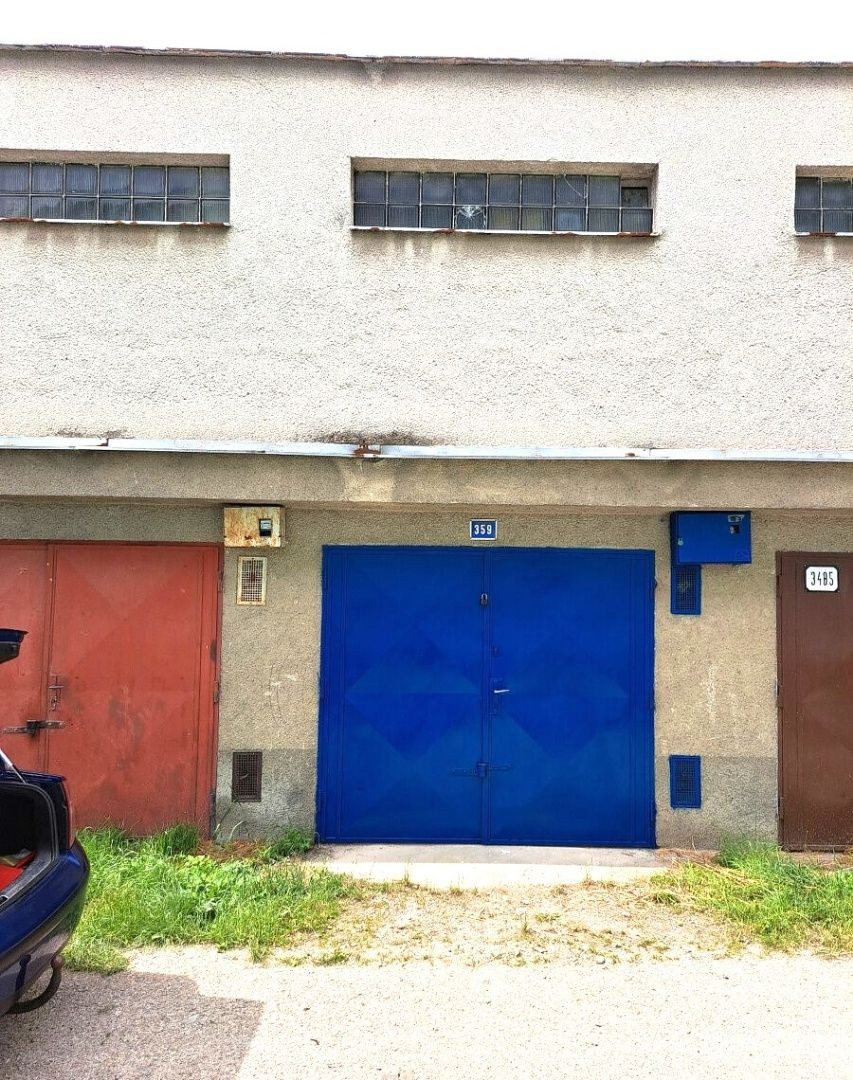 REZERVOVANÉ - GARÁŽ S MONTÁŽNOU JAMOU A ELEKTRIKOU - VÝBORNÁ LOKALITA