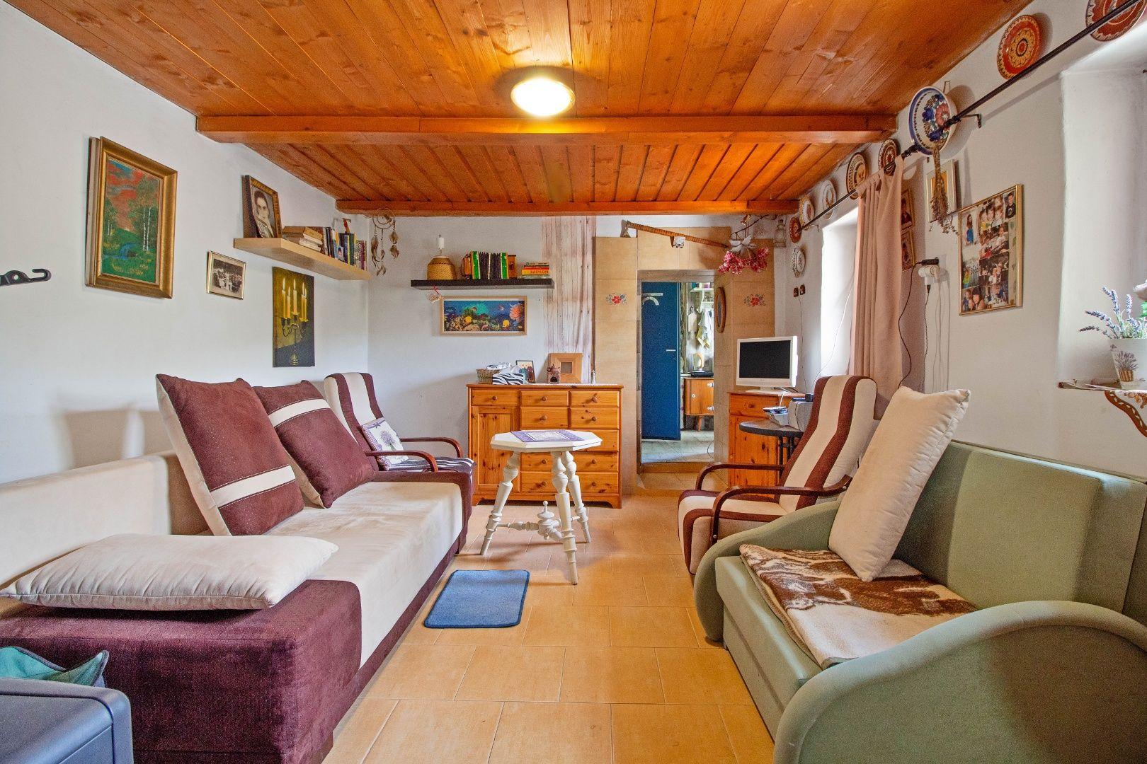 PREDANÉ! Čarovná chalupa s panoramatickým výhľadom pri Banskej Štiavnici