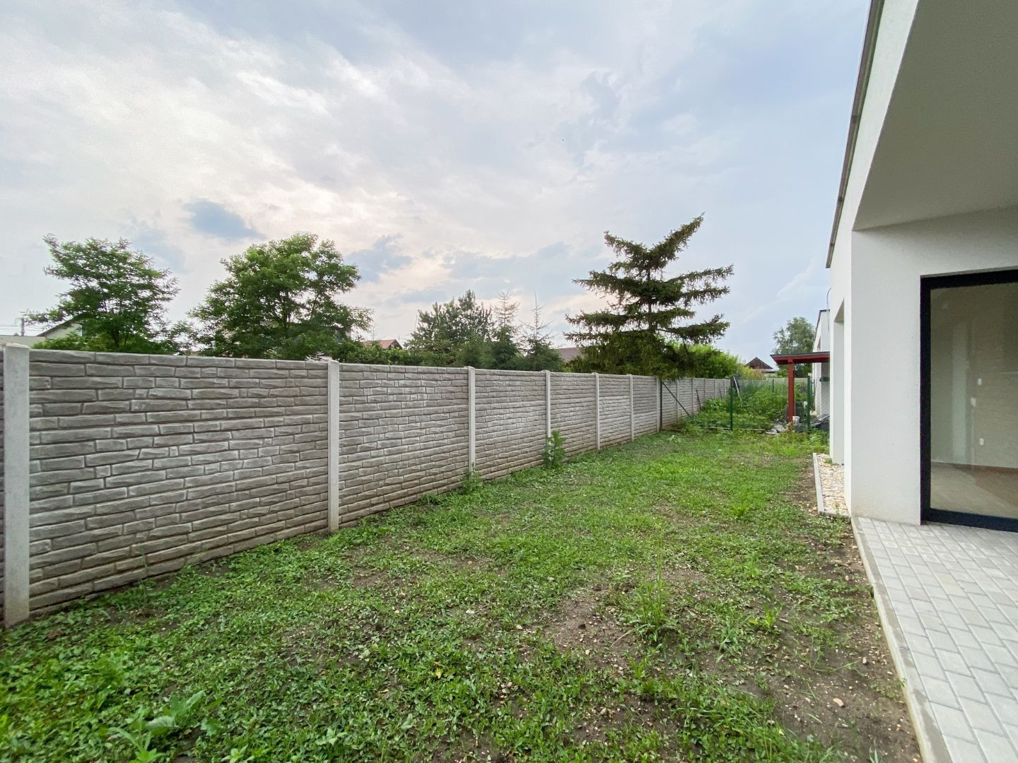 SKVELÁ CENA - RD v súkromnej ulici v Mostovej