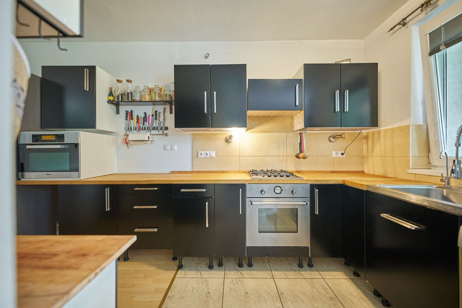 BEZKONKURENČNÁ CENA!  Slnečný 5-izbový rodinný dom na Slnečnej ulici