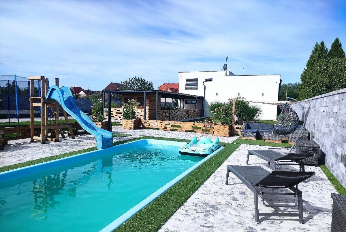 SHARK REAL ponúka výnimočná nehnuteľnosť s bazénom a pozemkom 2500m2