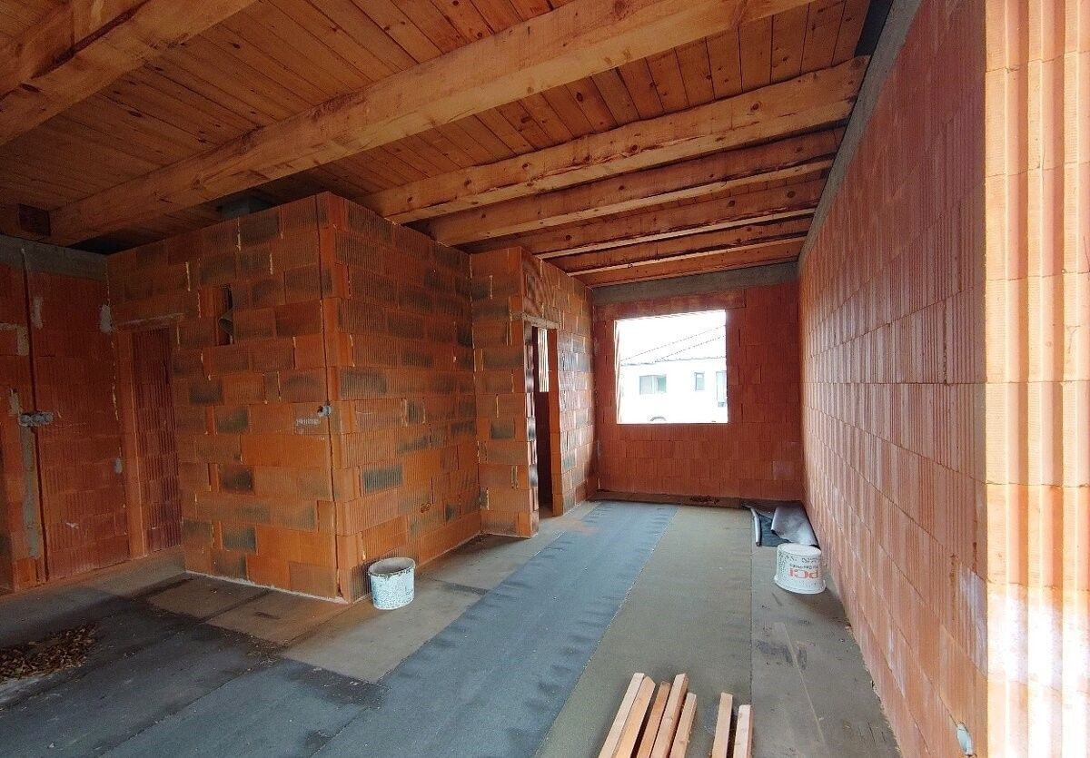 Na predaj 4 izbová novostavba v Malom Lapáši