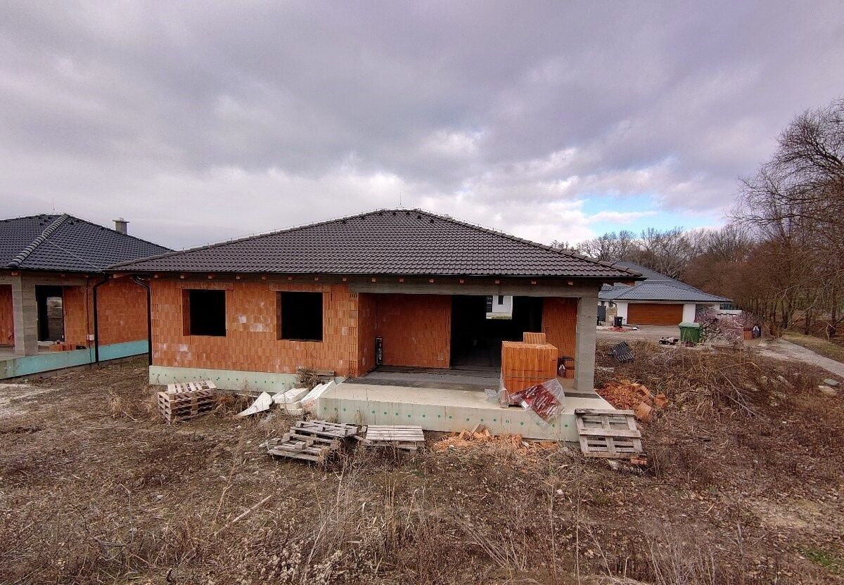 Na predaj 4 izbová novostavba v Malom Lapáši