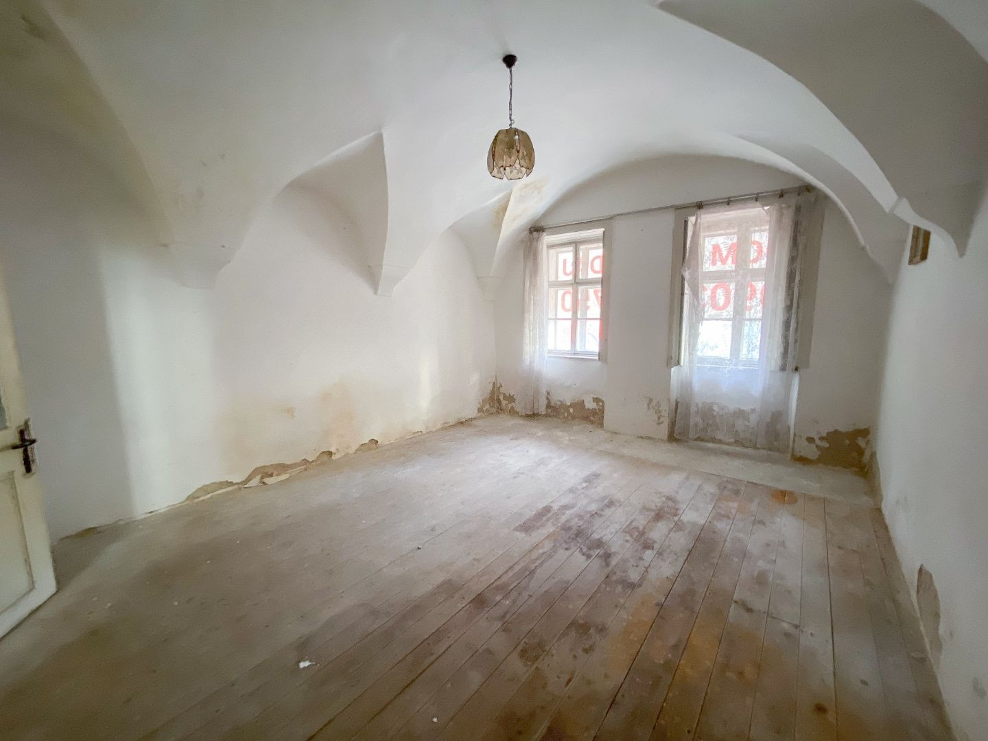 Znížená cena - Jedinečná príležitosť - Historický vinársky dom v samotnom srdci Pezinka