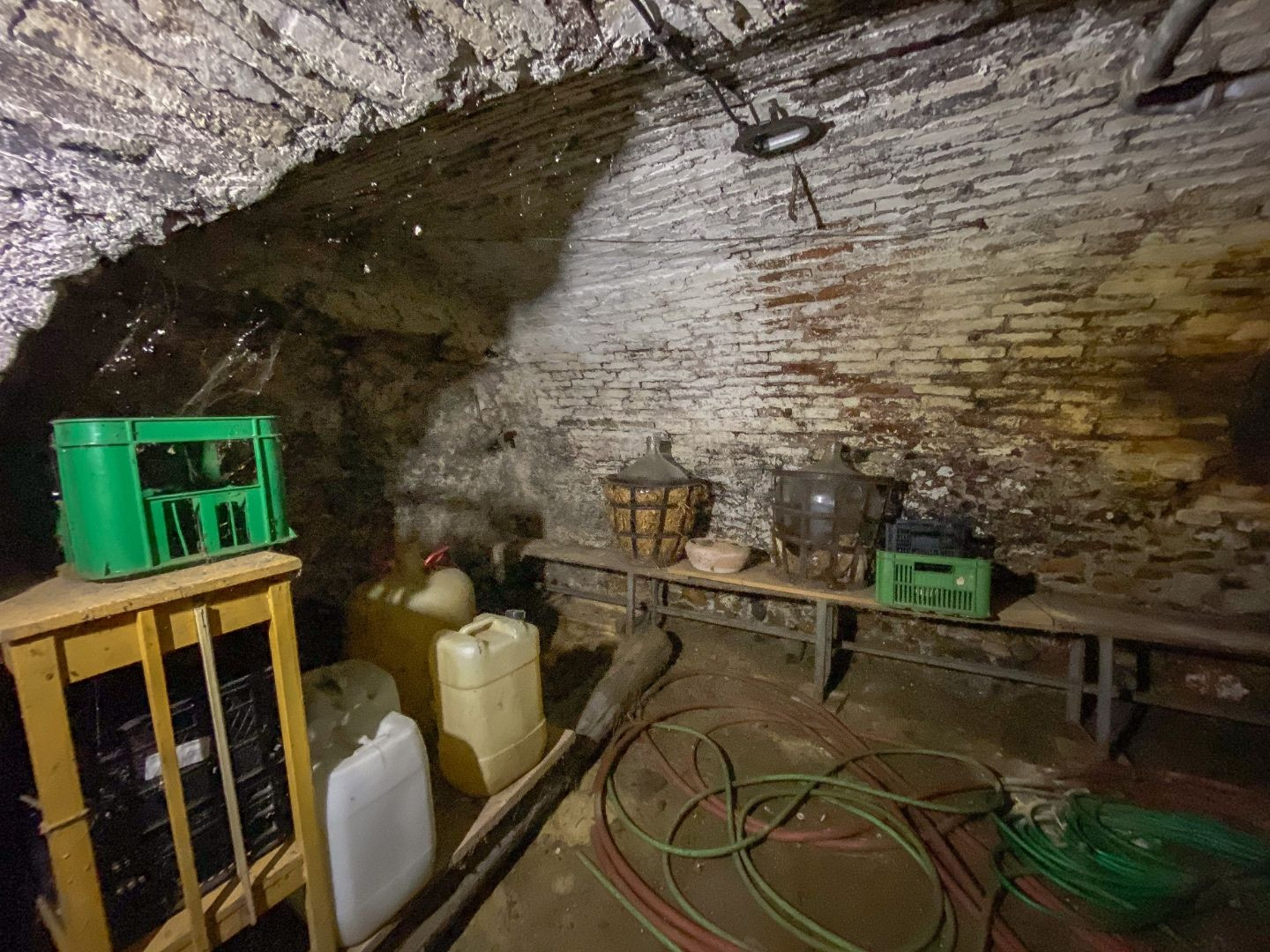 Znížená cena - Jedinečná príležitosť - Historický vinársky dom v samotnom srdci Pezinka