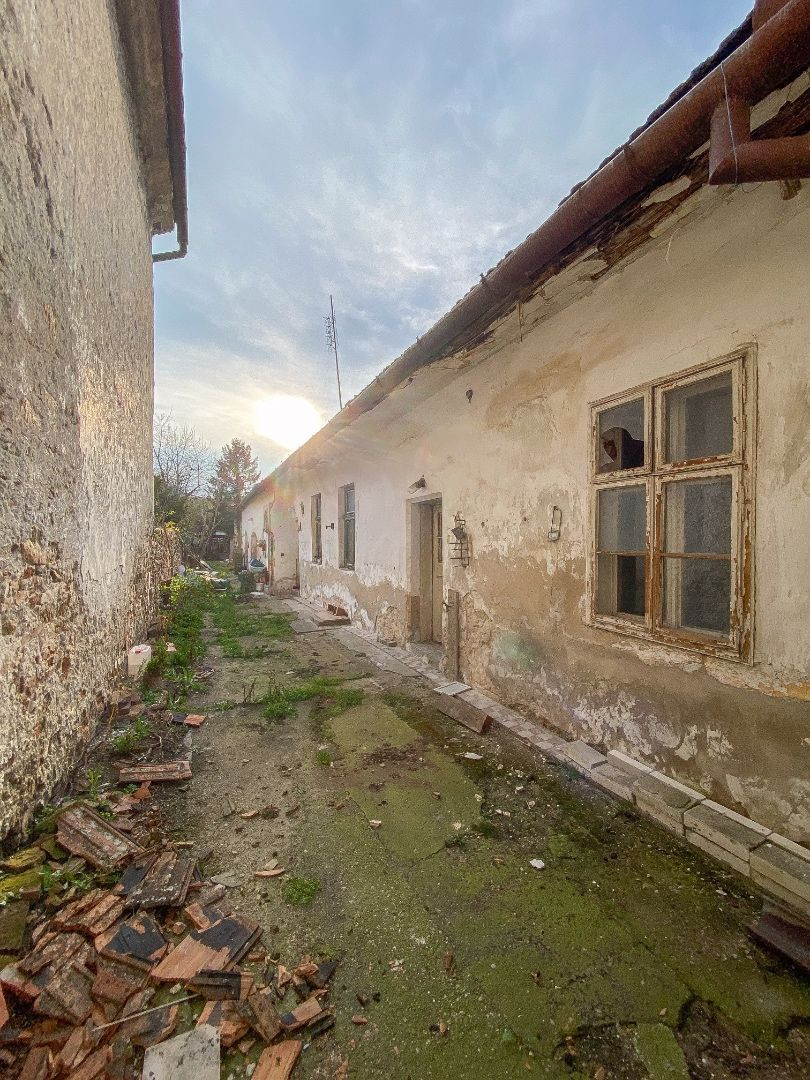 Znížená cena - Jedinečná príležitosť - Historický vinársky dom v samotnom srdci Pezinka