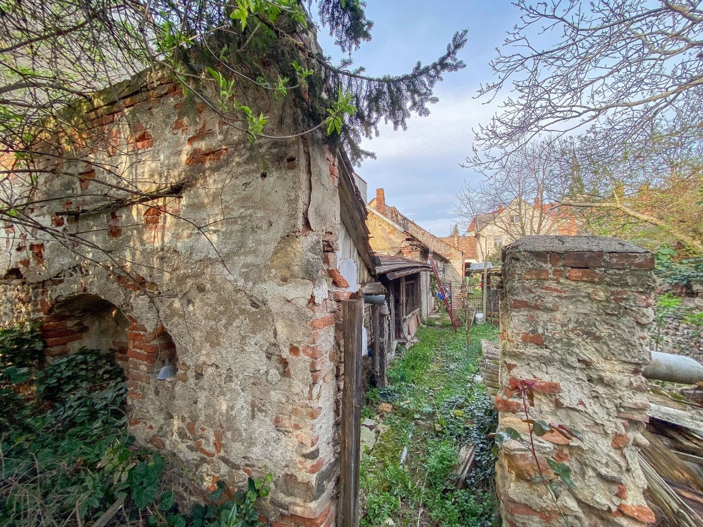 Znížená cena - Jedinečná príležitosť - Historický vinársky dom v samotnom srdci Pezinka