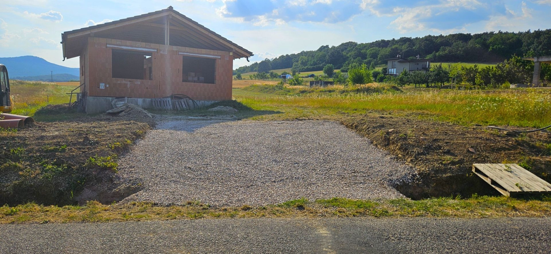 NOVÁ CENA! Rozostavaný bungalov v krásnom prostredí