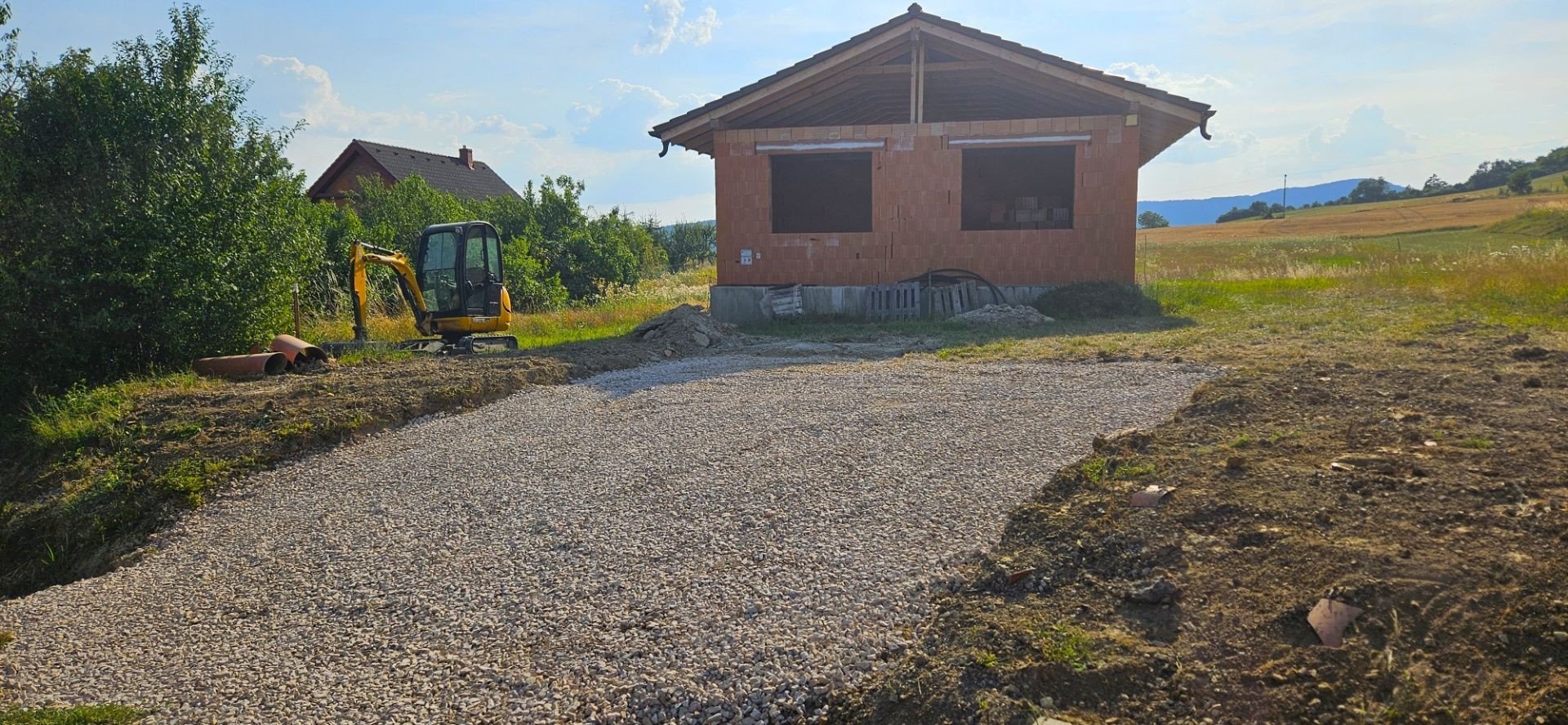 NOVÁ CENA! Rozostavaný bungalov v krásnom prostredí