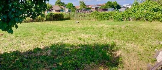 Obec - Váhovce - rozľahlý stavebný pozemok