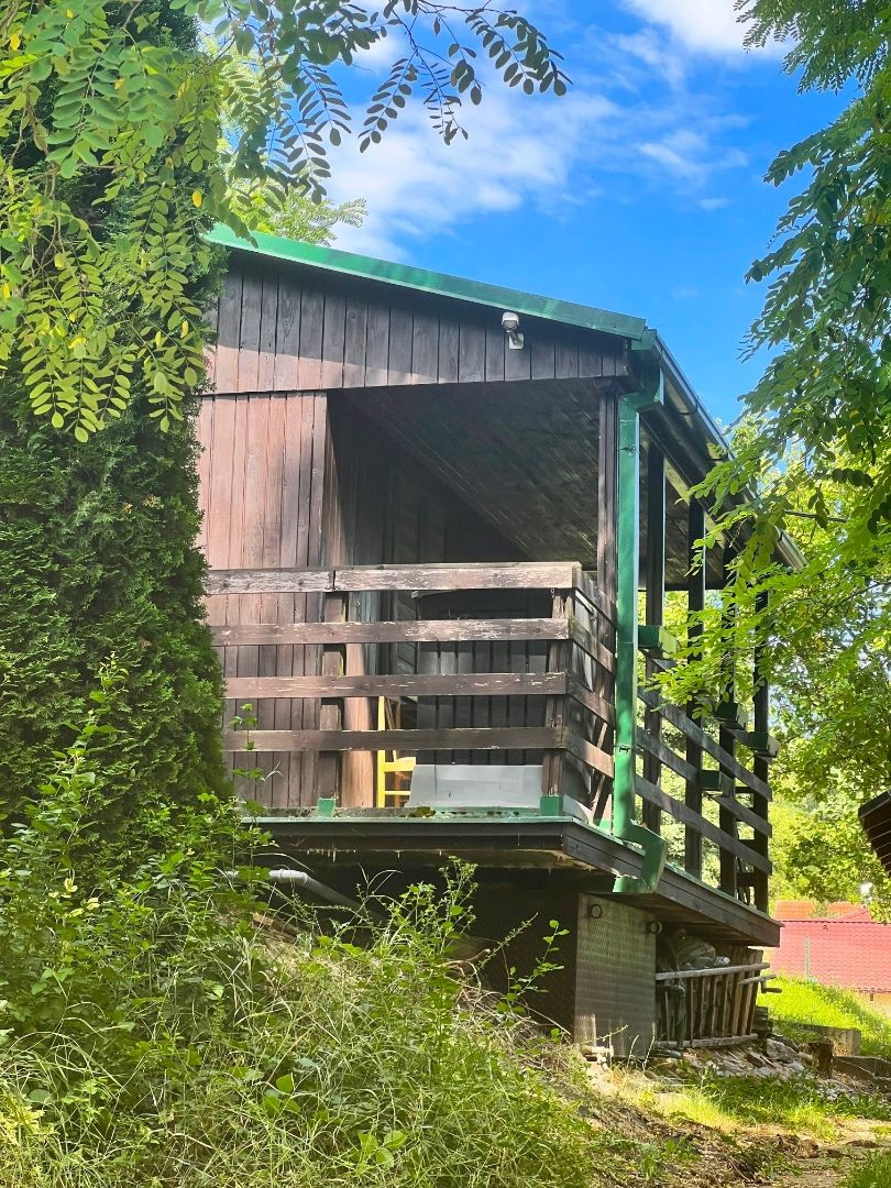 Chatka v lone prírody s pekným pozemkom