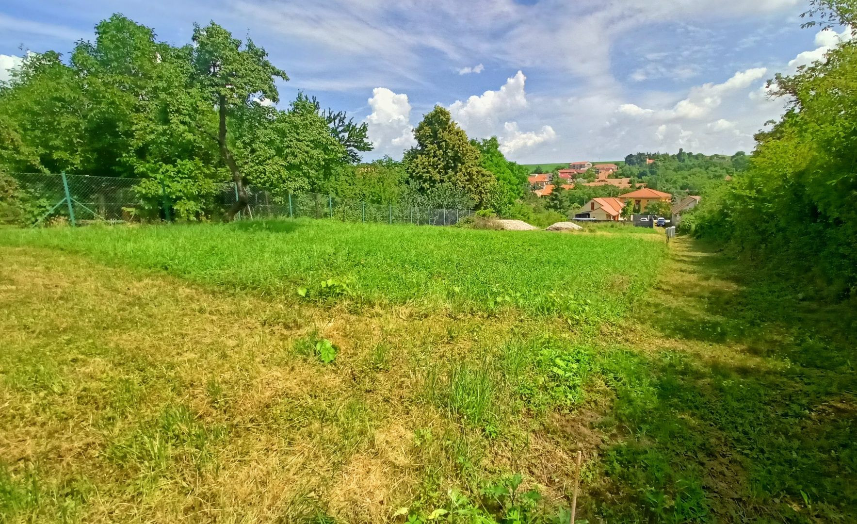 Pekný pozemok na predaj neďaleko Nitry