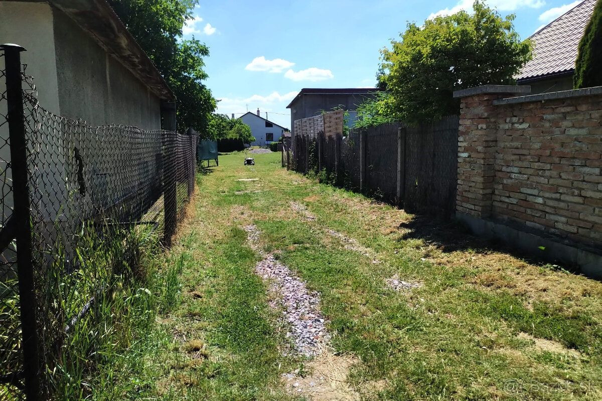 Ponúkame na predaj rovinatý pozemok v obci Cabaj-Čápor 780 m2 